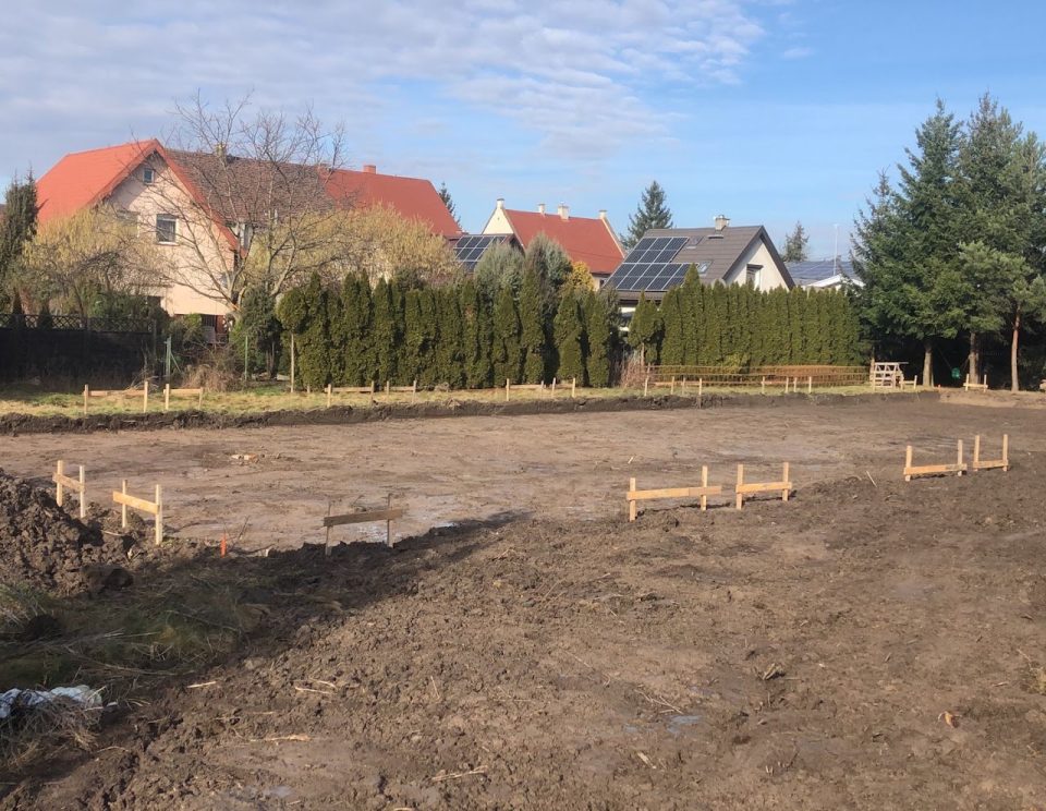 Teren budowy przed rozpoczęciem prac fundamentowych